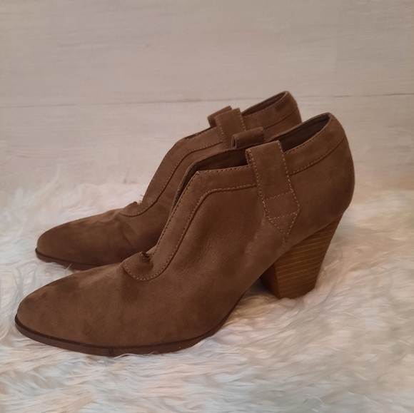 Charles david vegan tan suede chunky heel booties sz 6 *AH - Picture 4 of 6